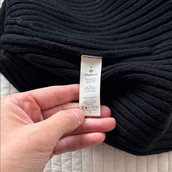Lululemon Athletica Black Ribbed Beanie - Picture 3 of 3